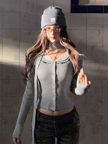 Atasan Rajut Wanita Gaya Korea Musim Gugur/Dingin, Model Halter Neck dengan Hiasan Renda dan Warna Kontras, Atasan Wanita Leher Bulat Besar dengan Bordir dan Lapisan Dasar Bergaris untuk Musim Gugur. - Grey - View 7