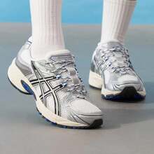 Asics Women Casual Athletic Shoes - 白色 - 查看 9
