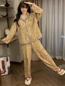 2pcs/Set Piyama Wanita, Set Pakaian Rumahan, Motif Leopard, Minimalis Dewasa, Kerah Berkantong, Lengan Panjang dan Celana Panjang, Cocok untuk Semua Musim - Mustard Yellow - View 3