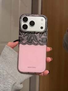 黑色與粉色蕾絲拼接英文字體雙層磨砂手機殼，適用於 iPhone 17 Pro、16、15、15 Pro Max - 粉色 - 查看 1