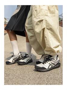 Asics Women Casual Athletic Shoes - 白色/黑色 - 查看 3