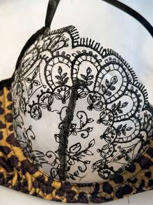 Ensemble de lingerie en dentelle et maille imprimé léopard, soutien-gorge à armatures avec bretelles spaghetti croisées & string taille haute à bretelles réglables - Noir - Voir 3