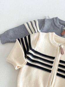Bộ 2 món len dệt cho bé unisex, áo len kẻ sọc cổ tròn có miếng đắp da và khóa kéo, kèm quần dài bo gân phối màu tương phản - Đen và trắng - Xem 5