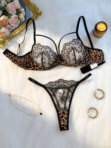 Ensemble de lingerie en dentelle et maille imprimé léopard, soutien-gorge à armatures avec bretelles spaghetti croisées & string taille haute à bretelles réglables - Noir - Voir 1