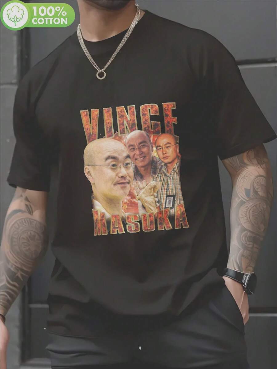 Camiseta de Hombre con Personajes de Anime y Manga Japonesa de Masuka - Impresionantes Diseños de Letras Rojas/Amarillas y Kanji/Hiragana - Camiseta Casual de Manga Corta con Cuello Re - Negro - Ver 1