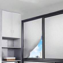 Película de aislamiento y protección térmica de aluminio y malla resistente a desgarros para ventanas, reutilizable y sin pegamento, incluye punto adhesivo de regalo para parasol. Proporciona oscurecimiento total, protección UV y privacidad, adecuada para aislamiento del calor en verano y necesidades de calidez en invierno. Aplicable para ventanas de dormitorio, dormitorio y coche. - A - Ver 10