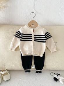 Bộ 2 món len dệt cho bé unisex, áo len kẻ sọc cổ tròn có miếng đắp da và khóa kéo, kèm quần dài bo gân phối màu tương phản - Đen và trắng - Xem 1