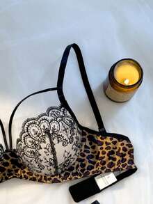 Ensemble de lingerie en dentelle et maille imprimé léopard, soutien-gorge à armatures avec bretelles spaghetti croisées & string taille haute à bretelles réglables - Noir - Voir 7