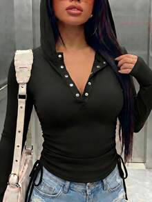 تي شيرت نسائي كاجوال بأزرار ذهبية وخصر ضيق مع حبل شد وغطاء رأس وأكمام طويلة للاستخدام اليومي في الخريف والشتاء - الأسود - مشاهدة 2