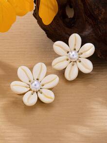 1 Pair French Vacation Style Cream White 6-Petal Faux Shell Acrylic Petal Stud Earrings With Faux Pearl Flower Center, Beach Travel Outfit Accessory For Women - Creamy White - View 5
