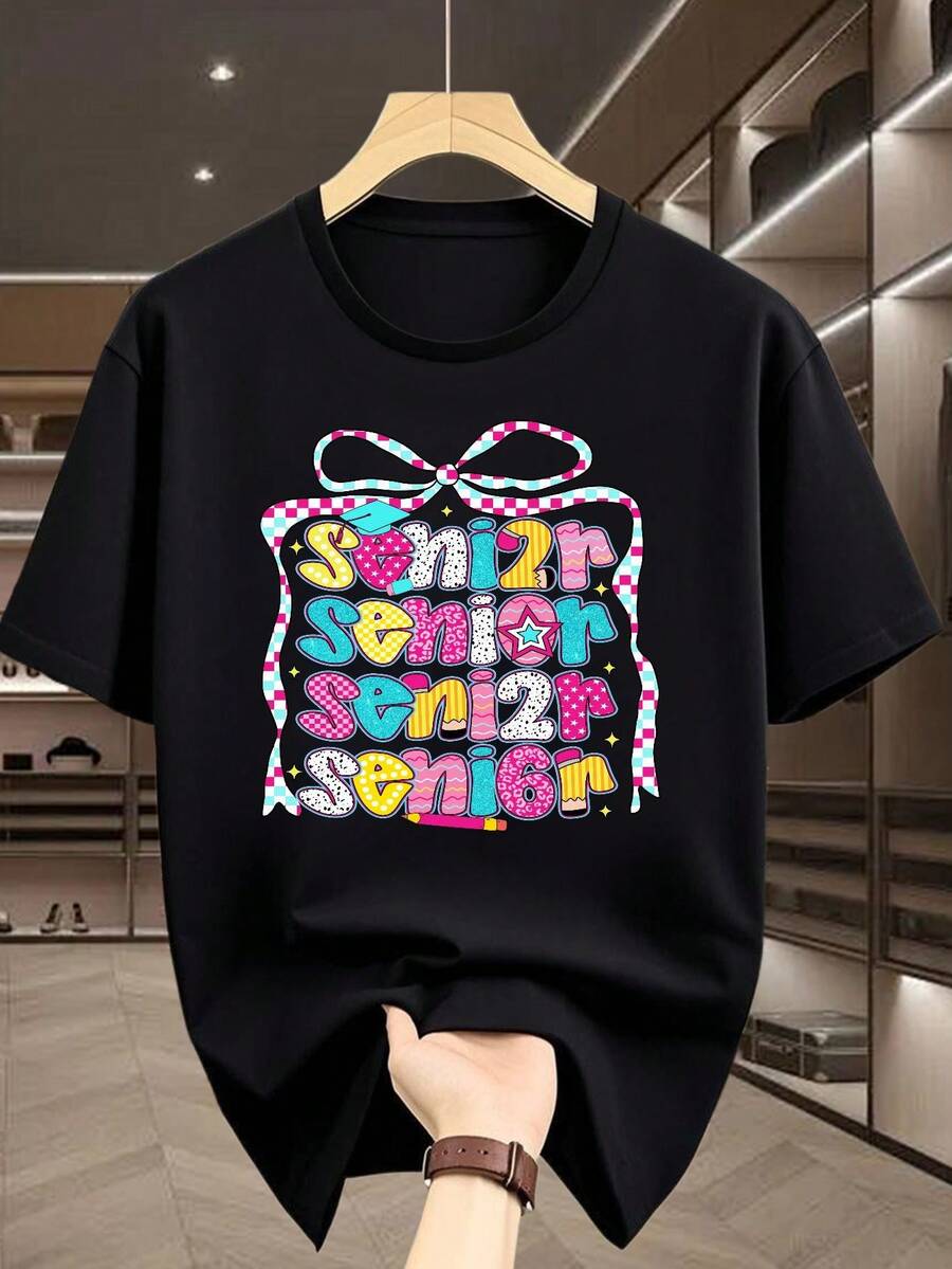 Camiseta de Graduación para Hombre con Estampado de Lunares, Estrellas y Lazos - Manga Corta, Cuello Redondo, Estilo Casual, Ideal para Atuendos de Último Año, Fiestas de Graduación y Evento - Negro - Ver 1