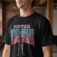 Victor Wembanyama Retro Style Basketball Player Fan T-Shirt |   Vintage 80s 90s Gradient Sports Tee Gift For Him Her - 黑色 - 查看 2