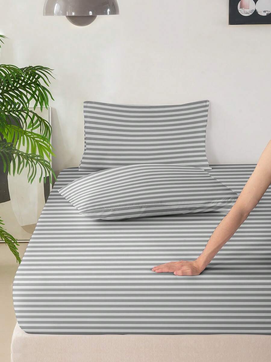 1pc Minimalist Striped Print Fitted Sheet, Soft Smooth Skin-Friendly Breathable Mattress Protector, Bedroom Bedding, Only Includes 1pc Fitted Sheet, Machine Washable Easy Care, All-Season Fitted Sheet, Suitable For Twin / Full / Queen / King Size Beds, Create A Cozy Comfortable Sleeping Space, Back To School Dorm Bedroom Essential Bedding