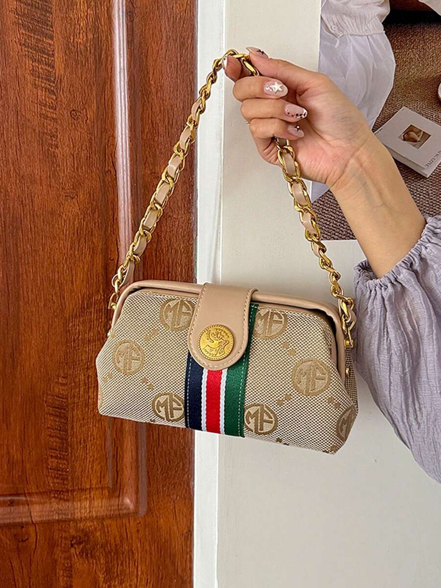 女款鏈條單肩包，印花帆布材質配PU皮革飾邊，金屬扣開合，復古風格，日常使用