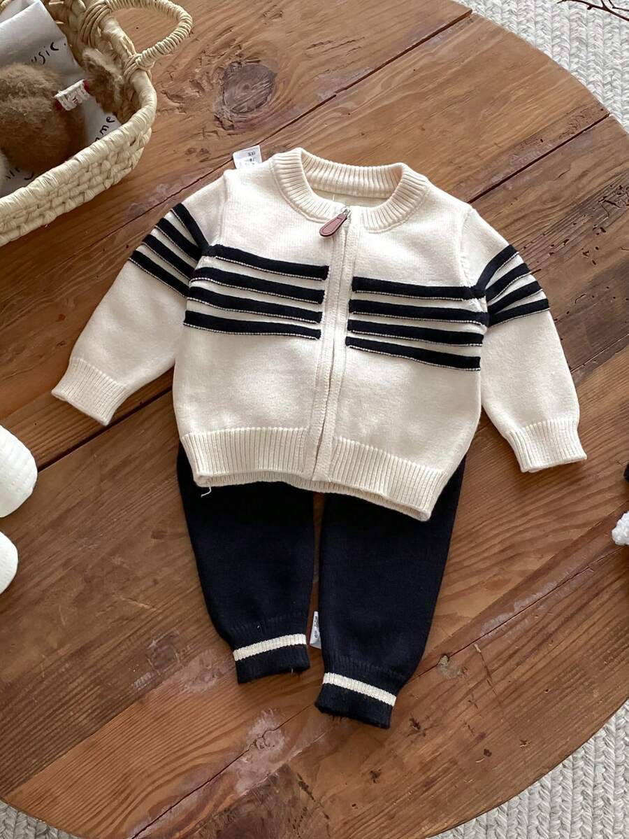 Setelan Rajut Bayi Unisex 2 Potong, Sweater Bergaris dengan Resleting dan Patch Kulit Leher Bulat serta Celana Panjang Bergaris Kontras - Hitam dan Putih - View 1