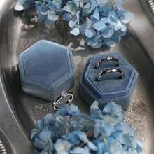 1 Stück 5*4,5*4,5cm Samt Ringbox, Samt Verlobungsring Box, geeignet für Hochzeit Vintage Doppel-Slot Ringbox, kann Ringe und Ohrringe halten, geeignet für Heiratsantrag, Hochzeit, Geschenk, Jahrestag, Frauen Aufbewahrung Organisation Reise Notwendigkeit Schulanfang Wohnheim Aufbewahrung - Verschiedenfarbig - Übersicht 6
