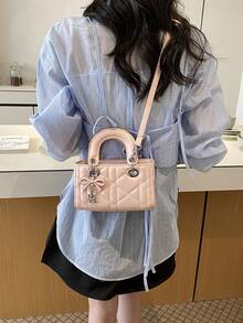 1件裝絎縫圖案純色PU手提包，附蝴蝶結吊飾裝飾，百搭優雅女款斜挎包 - 粉色 - 查看 3