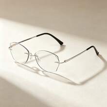 1 Pair Personalized Charming Exquisite Plain Lens Glasses, Men's And Women's Exquisite Personalized Accessory, Suitable For Daily Outings, Exquisite Minimalist Outfit Matching - Transparent Color-changing Gray - View 2