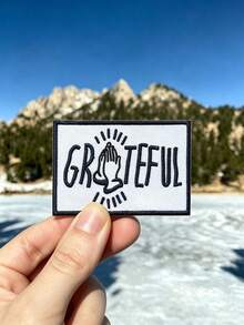 1pc Praying Hands Grateful Iron On Embroidered Patch - Multicolor - View 2