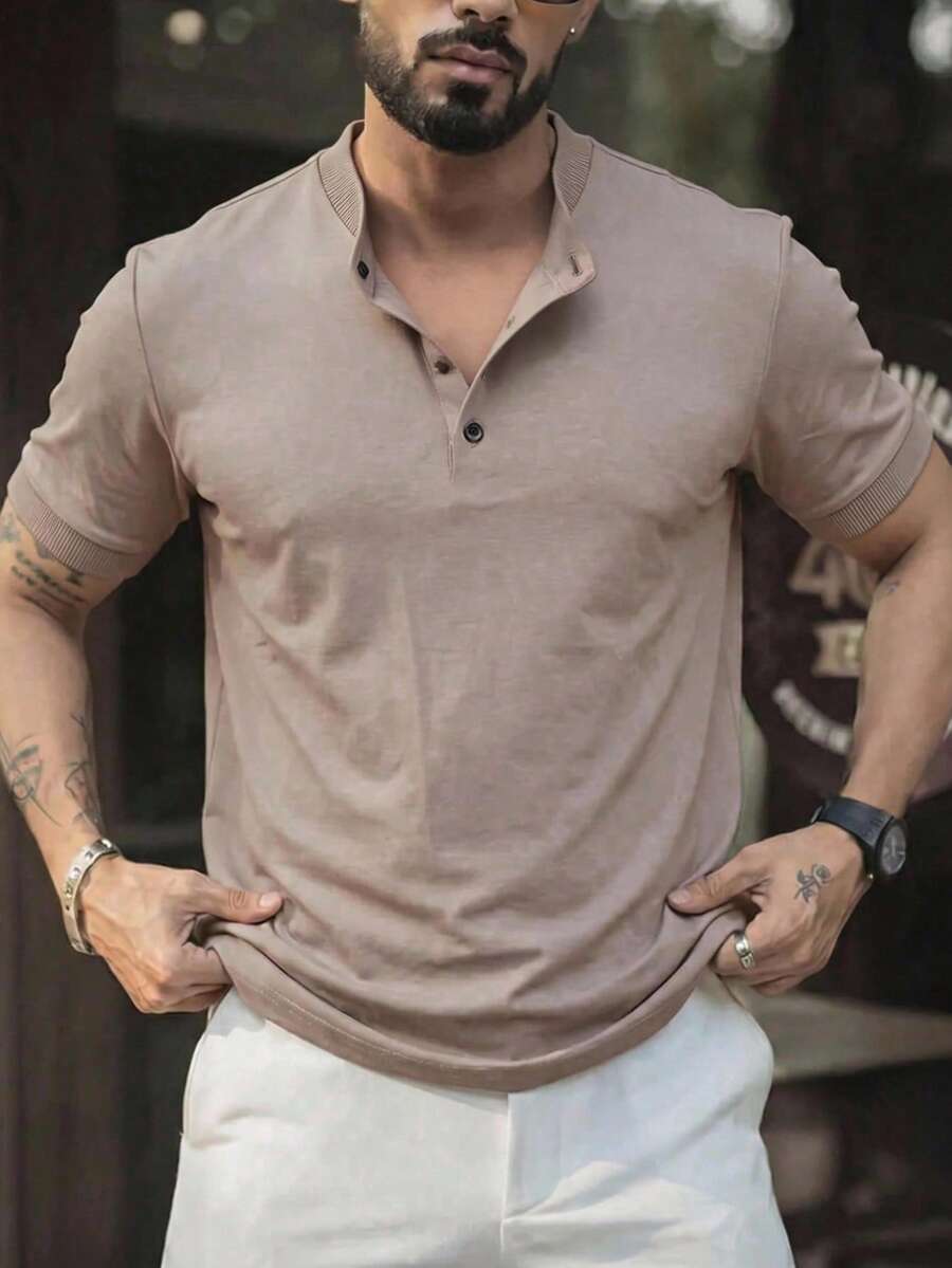 男士纯色纽扣亨利领半开襟休闲复古短袖T恤,夏季 - 淺灰紫 - 查看 1