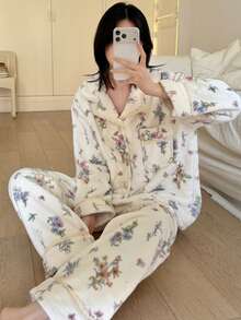 2件組女款花卉圖案翻領長袖睡衣，冬季花卉法蘭絨浪漫舒適居家服，可戶外穿著 - 杏色 - 查看 5