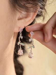1 Pasang Anting-Anting Ranting Mawar Kaca Modis Cocok untuk Wanita Kenakan di Pesta dan Acara Kumpul-kumpul - Perak - View 2