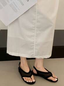 女款 2026 夏季新款法式方頭平底網布透氣涼鞋 極簡高端魚網夾腳帶羅馬涼鞋 INS 度假風 舒適不累腳 - 黑色 - 查看 4