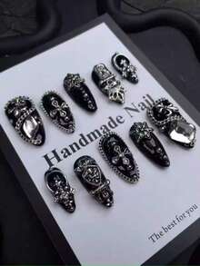 10 Stück schwarze niedliche Punk-Stil mittelgroße Mandelform Acryl Press-On Nägel Set, mit 3D Metall Deko Kette Kreuz, Y2K glänzender japanischer Stil kurze Gothic Kunstnägel für Frauen - Schwarz - Übersicht 2