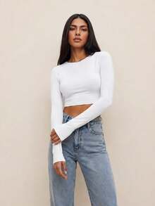 Blusa cropped feminina com manga comprida, gola redonda, tecido liso com ótima elasticidade, ideal para o outono. - Branco - Visão 1