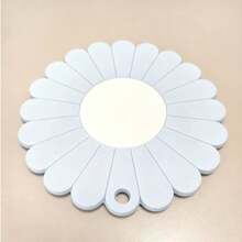 1pc Silicone Heat Resistant Mat, Non-Slip And Heat-Resistant, Suitable For Kitchen Countertop, Ideal For Placing Hot Dishes. Modern Design, Can Hold Pots And Pans. Elegant Daisy Pattern Silicone Placemat, Heat-Resistant And Easy To Clean, Can Be Used As Coaster And Heat-Resistant Mat. - View 10