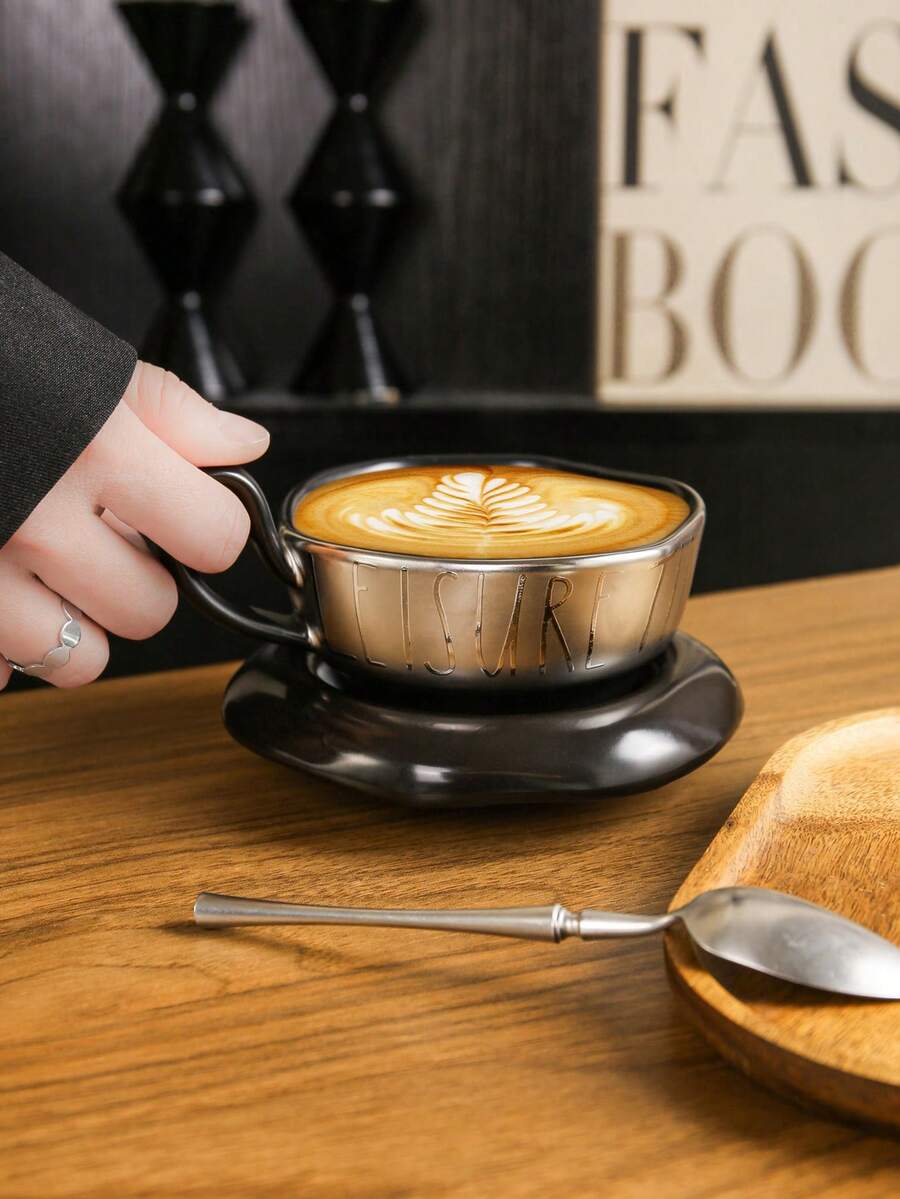 1 buah Set Cangkir dan Piring Kopi Keramik dengan Pegangan Gantung, Desain Huruf Berlapis Elektrolit, Cocok untuk Klub, Rumah, Kafe, dan Minum Teh Sore Santai - ZQ156 - Huruf Berlapis Elektrolit - View 1