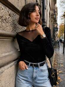 Atasan Dalaman Slim Fit Dua Potong Lengan Panjang Model Slim Fit dengan Leher Bulat Berbahan Jala Transparan Hitam dan Patchwork Beludru untuk Wanita, Gaya Dewasa Prancis Chic Musim Gugur/Musim Dingin, Cocok untuk Perjalanan dan Kencan. - Hitam - View 3