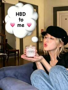 1件 Happy Cake Day! 祝您新年快樂，充滿美好回憶。願您的特別日子像這款可愛裝飾蠟燭的香氣一樣甜蜜，願明年充滿歡樂、冒險與值得分享的時刻。祝所有慶祝生日的人生日快樂，罐裝蠟燭，蠟燭，蠟燭，禮物，禮物，家居裝飾，生日裝飾，生日蠟燭，裝飾，裝飾 - 彩色 - 查看 4