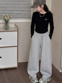 Setelan 2 Potong untuk Anak Perempuan Remaja, Atasan Pendek Lengan Panjang dengan Bordir Pita dan Celana Jogging Kaki Lebar dengan Pinggang Elastis, Pakaian Kasual untuk di Rumah & Olahraga, Cocok untuk Usia 8-12 Tahun - Hitam - View 2