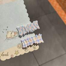 2/4pcs Macaron Plaid Wavy Alligator Hair Clips, Glossy Iridescent Striped Asymmetrical Square Side Bang Clips, Spring Fresh Girl Dopamine Hair Accessories For Fixing Loose Strands, Gentle Atmosphere, Suitable For Campus Students Daily Commute, Spring/Summer Floral Dress Outfit, Outdoor Picnic Photography - Multicolor - View 3