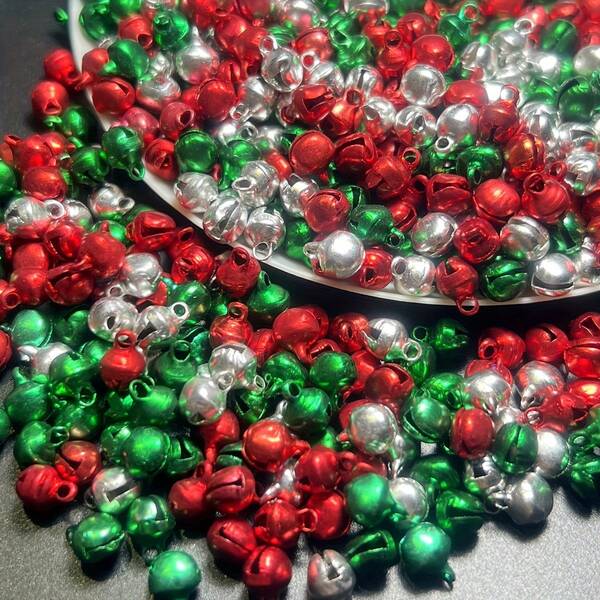 Lonceng Kecil 8mm Berbagai Warna, Hiasan Kecil Lucu untuk Dekorasi Natal, Gelang, Rantai Ponsel Wanita, Perhiasan DIY