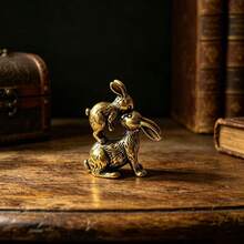 Tượng Thỏ Mẹ và Thỏ Con bằng đồng thau nguyên khối 100% phong cách vintage giả cổ, điêu khắc đồng trang trí cho lối vào nhà, phòng khách, kệ sách, bàn làm việc, quà tặng Ngày của Mẹ, đồ thủ công sưu tầm - Thỏ bố mẹ - con - Xem 11