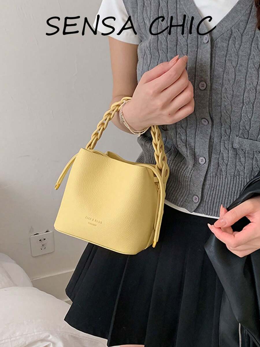 黃色紋理PU迷你水桶手提包，金色字母印花抽繩開合可愛迷你單肩包，適合約會與日常穿搭