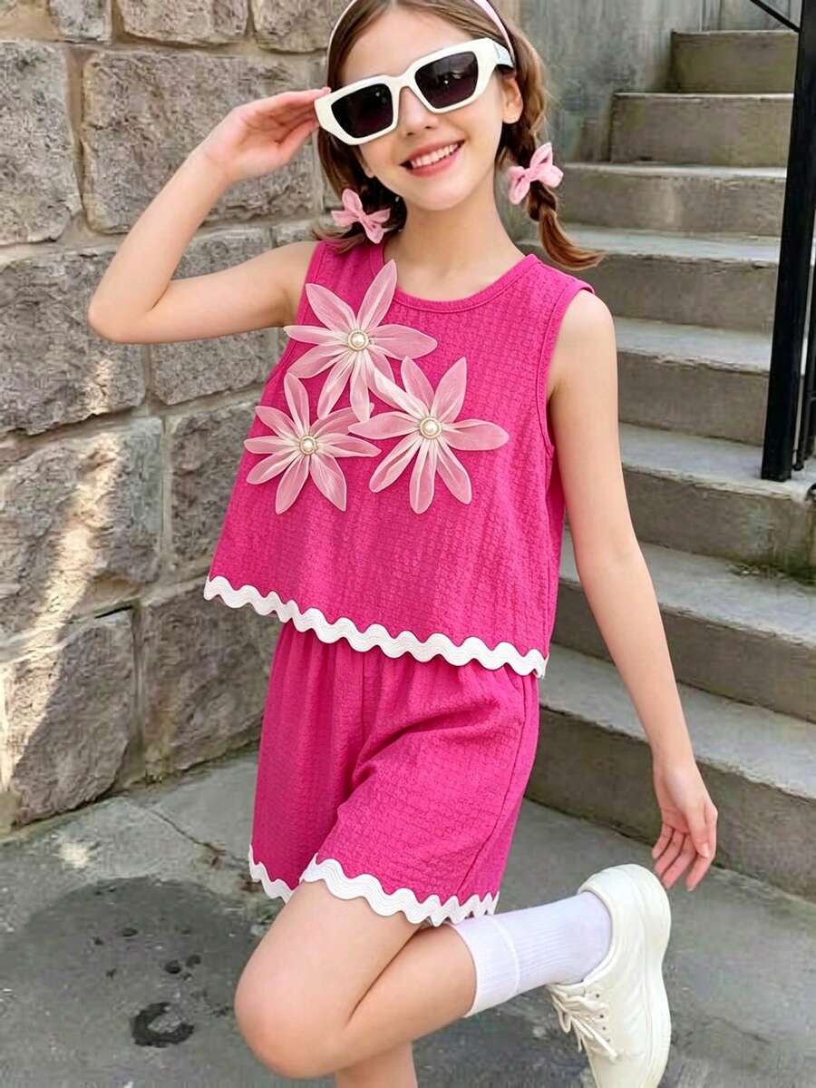 新款少女女孩兩件套,玫瑰紅紋理無袖背心搭配歐根紗花朵與波浪下擺,彈性腰波浪邊短褲,適合休閒穿著、海灘度假、休閒聚會 - 玫紅色 - 查看 1