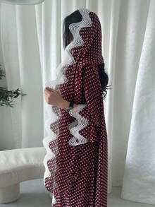 Jubah Panjang Bergaya Elegan dengan Motif Polkadot Merah dari Kain Chiffon, Jubah Panjang Bergaya Patchwork dengan Hiasan Renda Bergelombang (Termasuk Jilbab), Cocok untuk Festival dan Pakaian Musim Gugur - Merah - View 2