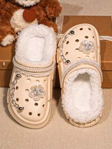 HOEASE Sandal Rumah Musim Dingin Anak Perempuan dengan Lapisan Bulu Halus, Sol Lembut EVA, Desain Slip-On, Dekorasi Berlian Imitasi, Hadiah Ideal untuk Halloween, Natal - Krem - View 3