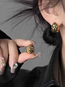 1 Pair Of Women's Vintage Oval Enamel Leopard Print Hoop Earrings, Stylish Light Luxury Unique Designer Jewelry, Versatile And Stackable - Gold - View 5