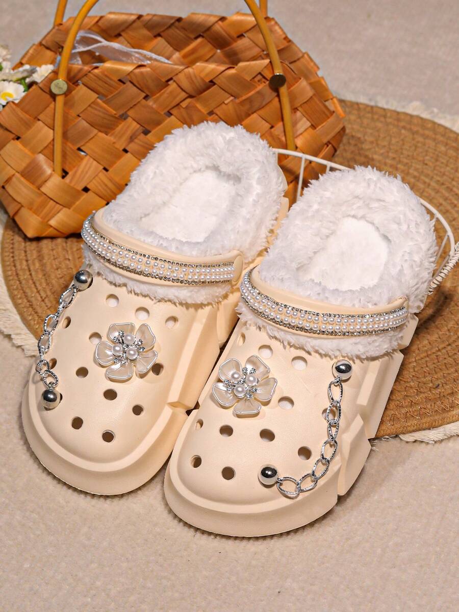 HOEASE Sandal Rumah Musim Dingin Anak Perempuan dengan Lapisan Bulu Halus, Sol Lembut EVA, Desain Slip-On, Dekorasi Berlian Imitasi, Hadiah Ideal untuk Halloween, Natal - Krem - View 1
