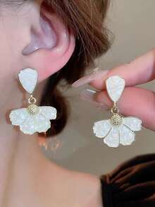 1 Pair Of Fashionable Personalities Exquisite And Sweet Flower Earrings Suitable For Women's Daily Commuting ﻿ ﻿ - Gold - View 7