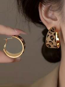 1 Pair Fashion Flocked Leopard Print Hoop Earrings, Suitable For Women's Party Wear - Earrings - View 1