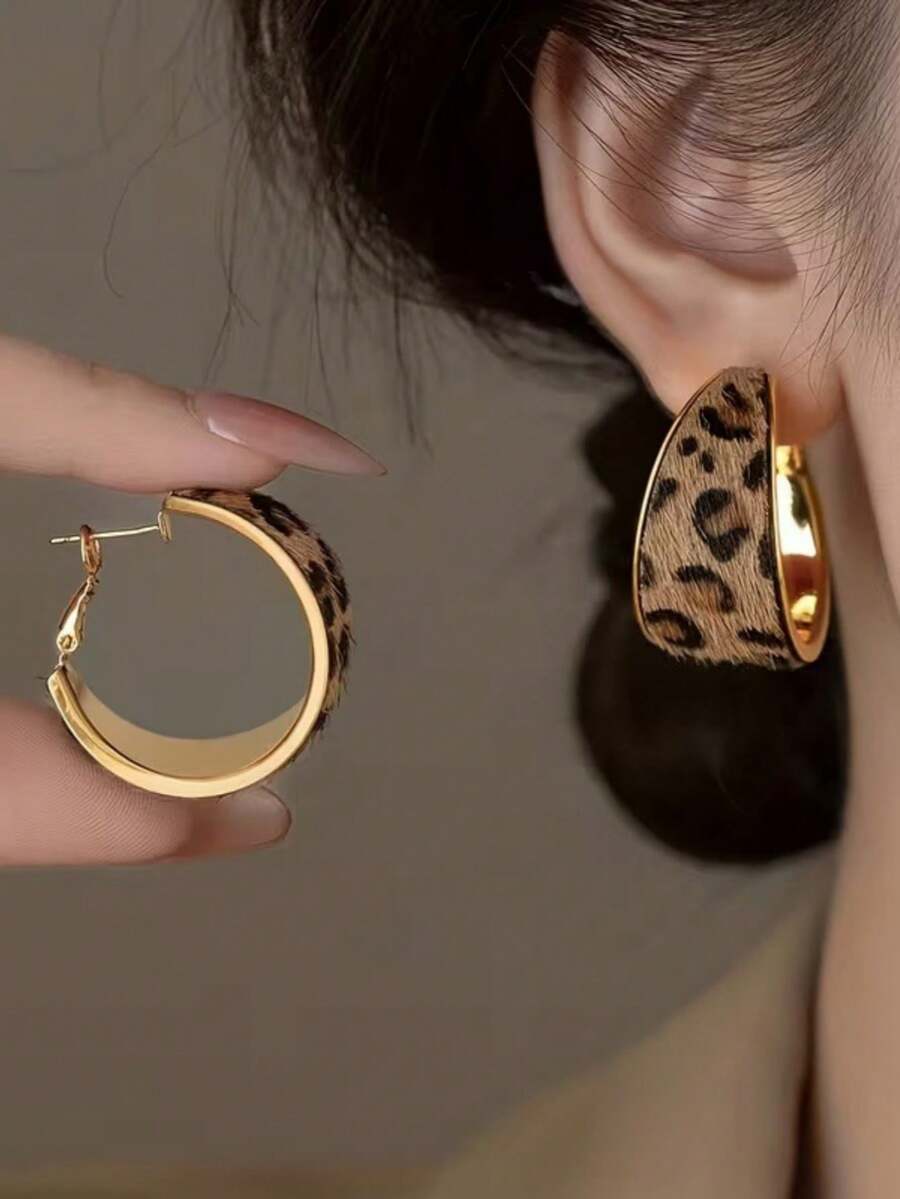 1 Pair Fashion Flocked Leopard Print Hoop Earrings, Suitable For Women's Party Wear - Earrings - View 1