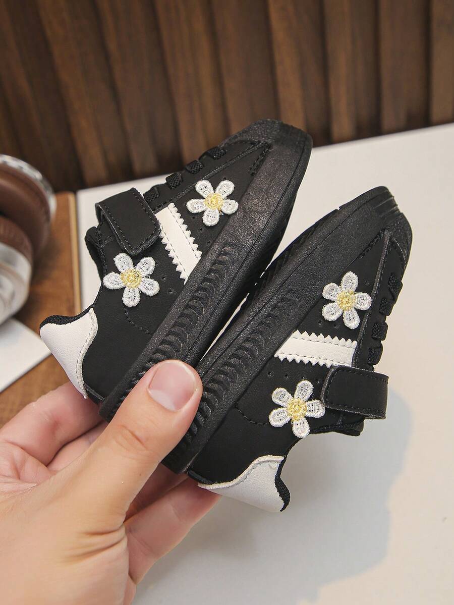 Black & White Infant Shell Head Sports Shoes - Non-Slip Soft Sole