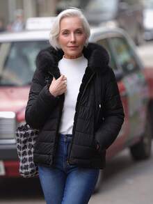 Elegant & Fashionable: Reversible Women's Down Jacket With Faux Fur And Comfortable Hood, Suitable For Autumn/Winter - Black - View 2