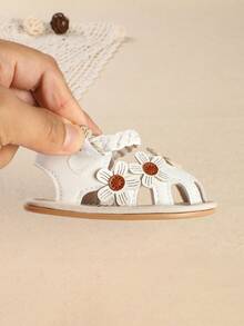 1 Pasang Sandal Bayi Perempuan Motif Bunga Polos, Berongga, Bernapas, Tertutup, Anti-Tendang, Cocok untuk Musim Panas - Putih - View 6