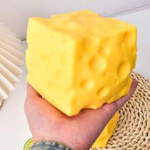 Juguete Fidget de Mano con Forma de Queso Gigante, Modelo de Queso con Textura Suave y Cremosa, Adorno Realista con Forma de Alimento, Decoración Creativa de Escritorio, Accesorio de Juego de Mano Novedoso para Colección & Exhibición - Multicolor - Ver 19
